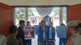Foto: Aksi Demonstrasi oleh PC PMII Kepulauan Sula, di Kantor DPRD.