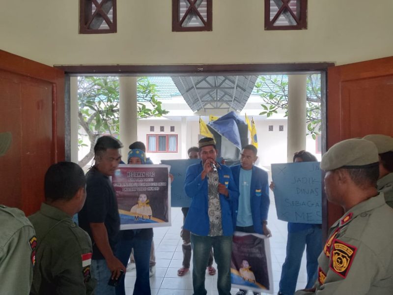 Foto: Aksi Demonstrasi oleh PC PMII Kepulauan Sula, di Kantor DPRD.