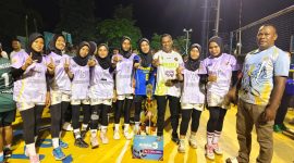 Foto: Pose Bersama Kadis Pora Kepulauan Sula Maulana Usia dan Tim Volly.