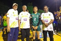 Foto: Pose Bersama di Lapangan Volly Ball Desa Dofa.