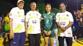 Foto: Pose Bersama di Lapangan Volly Ball Desa Dofa.