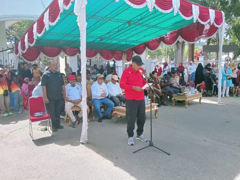 Foto: Wakil Bupati Kepulauan Sula H. M. Saleh Marasabessy membuka kegiatan gerak jalan tingkat SD. 
