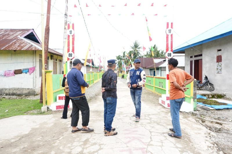 Foto: Depan Gapura Desa Waikafia Kecamatan Mangoli Selatan.