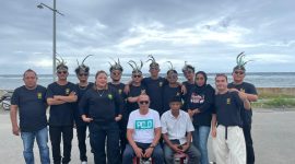 Foto: Tim Poco-Poco Desa Fatcei pose bersama Kepala Desa Beni Drakel.
