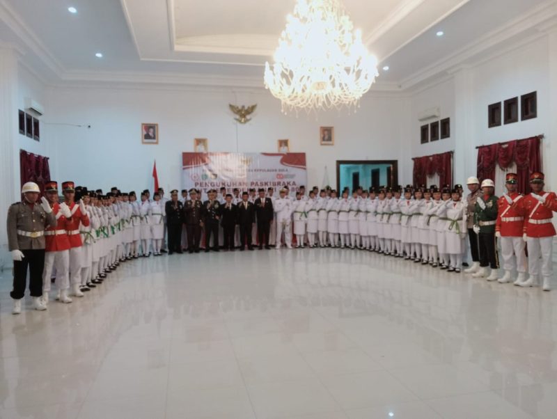 Foto: Pose Bersama Usai Pengukuhan di Istana Daerah Kepulauan Sula.