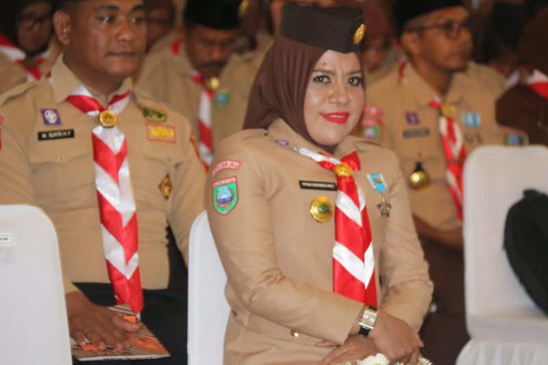Foto: Bupati Kabupaten Kepulauan Sula, Hj. Fifian Adeningsih Mus.
Fotografer: Diskomdigi Rudi Buamona.