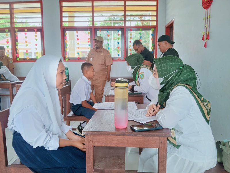 Foto: Cek Kesehatan Gratis (CKG) di SMP Negeri 1 Sulabesi Timur.