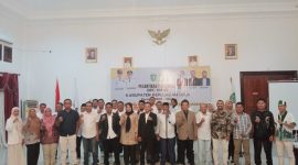 Foto: Gelar Pose Bersama Usai Kegiatan di Aula Istana Daerah DAD HIA TED SUA Kepulauan Sula 