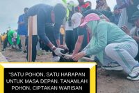 Foto: Wakil Bupati Kepulauan Sula H. M. Saleh Marasabessy, Meletakkan Tanaman Penghijauan.