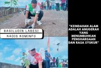 Foto: Kabag Kesra Mansuh Mudo dan Kadis Kominfo Kepulauan Sula Basiludin Labesi, melakukan penanaman pohon.