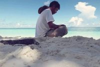 Foto: Ditepi Pantai Pulau Pagama.