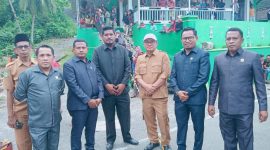 Foto: 5 Anggota DPRD Sula Pose Bersama Kalak BPBD H. Syamsudin Ode Maniwi.