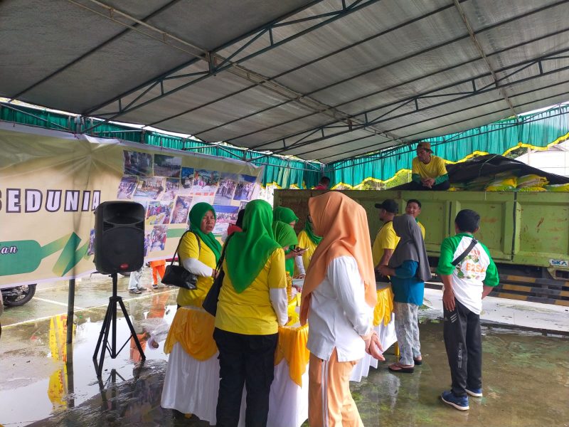 Foto: Pemda Sula Menggelar Program Pangan Murah di Depan Benteng De Verwachting.