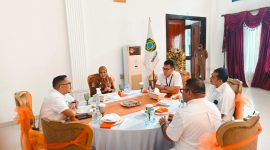 Foto: Bupati Kepulauan Sula Hj. Fifian Adeningsih Mus gelar pertemuan bersama Kepala BPJN Maluku Utara Nevi Anugrah Umasagadji.