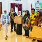 Foto: Penyerahan Starlink oleh Pemda Kepulauan Sula Kepada Kepala Sekolah.