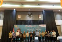 Foto: Pose Bersama Bupati/Walikota se-Maluku Utara, Gubernur Serly Djoanda Laos dan Wakil Gubernur Sarbin Sehe.