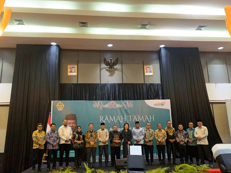 Foto: Pose Bersama Bupati/Walikota se-Maluku Utara, Gubernur Serly Djoanda Laos dan Wakil Gubernur Sarbin Sehe.