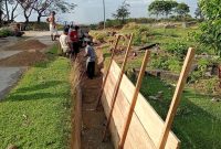 Foto: Pekerjaan Perbaikan Drainase oleh Pemdes dan Masyarakat Desa Waikafia.