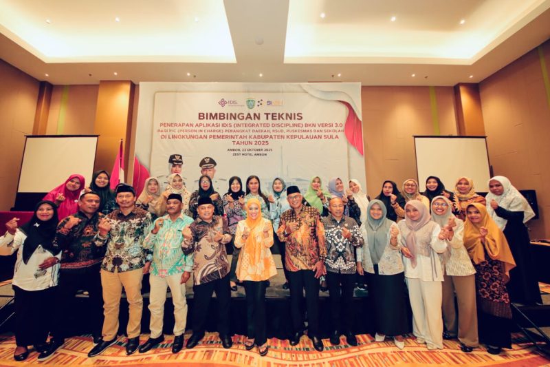 Foto: Pose Bersama Usai Penutupan Kegiatan Bimtek Aplikasi IDIS 3.0 di Ambon.