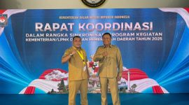 Foto: Sekretaris Daerah Kepulauan Sula Muhlis Soamole bersama Kepala Bappeda H. Syahjuan Fatgehipon Hadiri Rakor di IPDN Jatinangor.