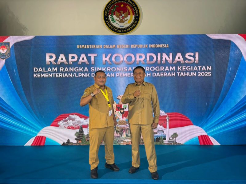 Foto: Sekretaris Daerah Kepulauan Sula Muhlis Soamole bersama Kepala Bappeda H. Syahjuan Fatgehipon Hadiri Rakor di IPDN Jatinangor.