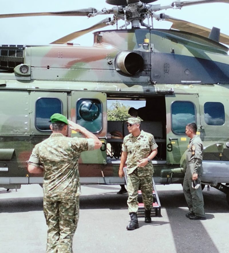 Foto: Penjemputan Menhan RI Jendral TNI Purn. Dr. Sjafrie Sjamsoeddin di Bandara Emalamo Sanana.