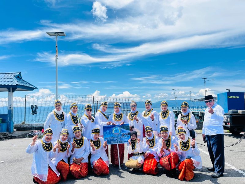 Dokumentasi: Pose Bersama IKKBS Kota Masohi Maluku Tengah.