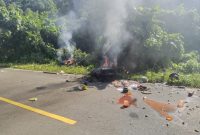 Foto: Satu Unit Motor Milik Seorang Pedagang Siomai Dilalap Api. Oleh: Karno Pora