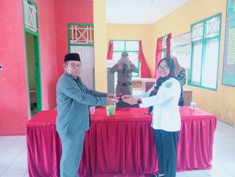 Foto: Serah Terima Jabatan di Kantor Camat Kecamatan Mangoli Timur.