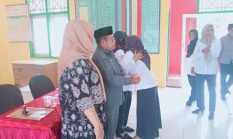 Tangisan Pilu Saat Faradilah Faudu Melepaskan Jabatan Camat Mangoli Timur