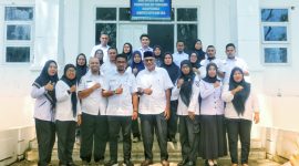 Dokumentasi: Pose Bersama Usai Melakukan Sidak di Dinas Koperindag Kepulauan Sula. 
FG: Diskominfo Kepulauan Sula.