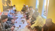 Dokumentasi: Gelar Tahlilan di Rumah Dinas Camat Mangoli Timur.