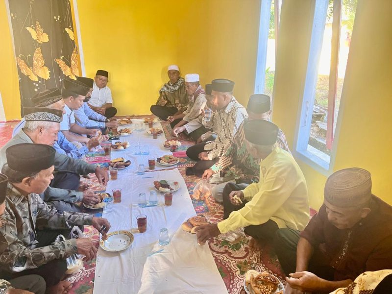 Dokumentasi: Gelar Tahlilan di Rumah Dinas Camat Mangoli Timur.