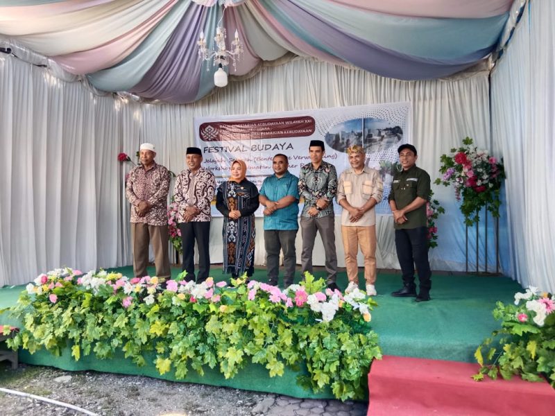 Dokumentasi: Pose Bersama Usai Membuka Kegiatan Festival Budaya.