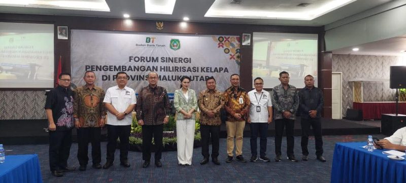 Dokumentasi: Pose Bersama Usai Mengikuti FGD di Muara Hotel Ternate.