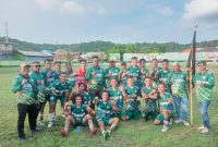 Dokumentasi: Pose Bersama Tim Putra Fala FC di Stadion Kodim 1510/Sula.