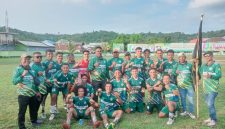 Dokumentasi: Pose Bersama Tim Putra Fala FC di Stadion Kodim 1510/Sula.