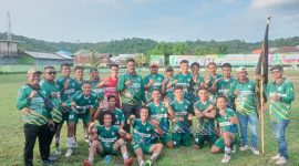 Dokumentasi: Pose Bersama Tim Putra Fala FC di Stadion Kodim 1510/Sula.
