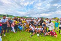 Dokumentasi: Suporter  Pose Bersama Tim Batas Kota FC usai Pertandingan.