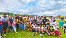 Dokumentasi: Suporter Pose Bersama Tim Batas Kota FC usai Pertandingan.