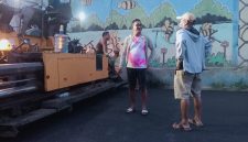 Dok: Kadis PUPR Kepulauan Sula, Duri Sagu Pantau Pekerjaan.