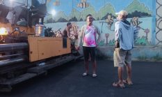 Melalui Dinas PUPR, Pemda Sula Aspal Jalan Masuk Pelabuhan Sanana