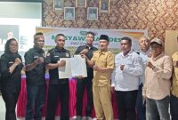 Dok: Foto Bersama Usai Kegiatan Musdes di Kantor Desa Falabisahaya.