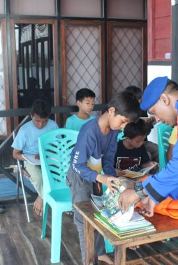 Polairud Marnit Halbar, Laksanakan program Kapal Perpustakaan dan Klinik Terapung