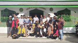 Gambar: Pose Bersama Usai Kegiatan Baksos.
