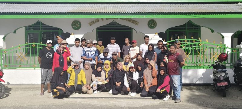 Gambar: Pose Bersama Usai Kegiatan Baksos.