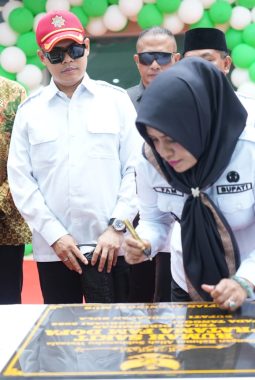 Eta Sua Resmikan RS FAM Dofa