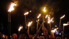 Gambar: Ilustrasi Pawai Obor Dalam Menyambut Bulan Suci Ramadhan.