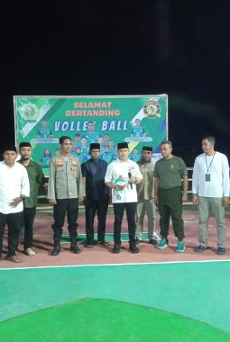 Ketum KONI Sula Resmikan Turnamen Volly di Desa Fatcei