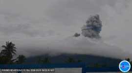 Gambar: Gunung Ibu Halmahera Barat, Mengalami Erupsi Sekitar 400 Meter.